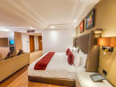 Victoria Crown Plaza Hotel