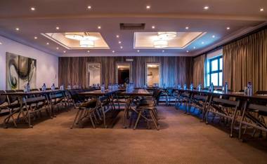 Protea Hotel by Marriott Lagos Kuramo Waters