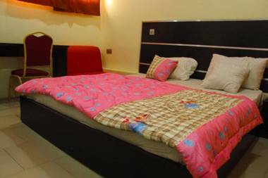 New Travellers Lodge & Suite