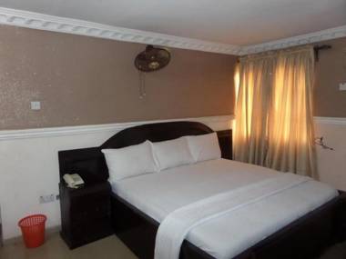 Oakland Suites