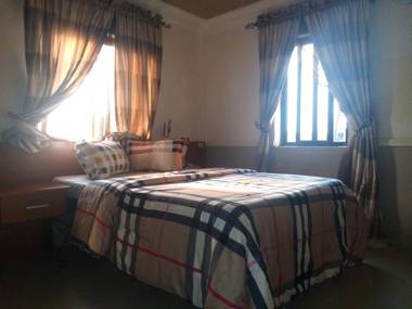 Aquatic Suites & Lounge