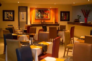 La Cour Hotels and Apartments Glover