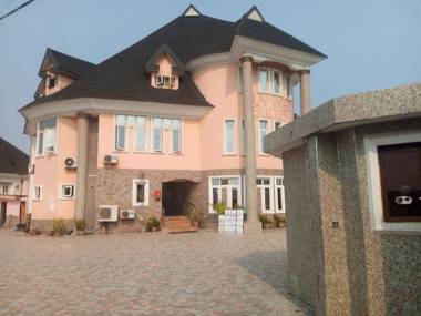 Flamingo Hotel & Suites