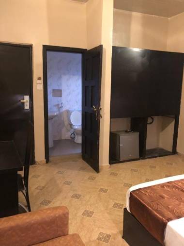 Posh Apartments Business Hotel