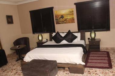 Charlies Place and Suites