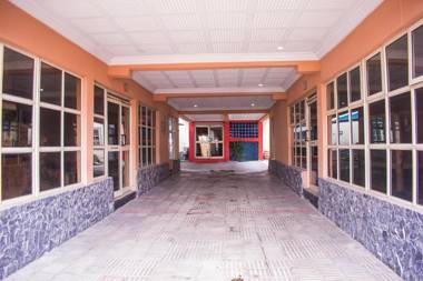 100% Hotel & Suites