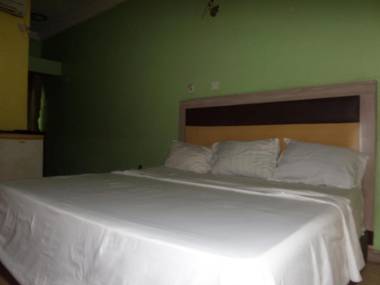 Emglo Suites & Service Apartment