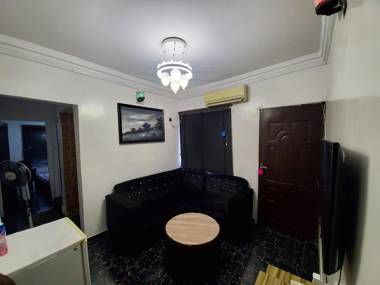 Dinero Cozy Apartment - Surulere.