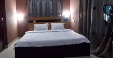 Momak 2 Hotel & Suites