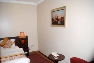 Grand Inn & Suites