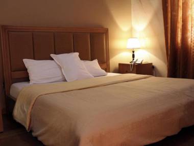 La Maison Hotel And Suites