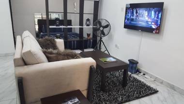 Studio One Bed Apartment - Off Chevron Drive