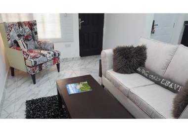 Studio One Bed Apartment - Off Chevron Drive