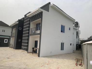 Beautiful 2-Bed Apartment in Badore First Unity