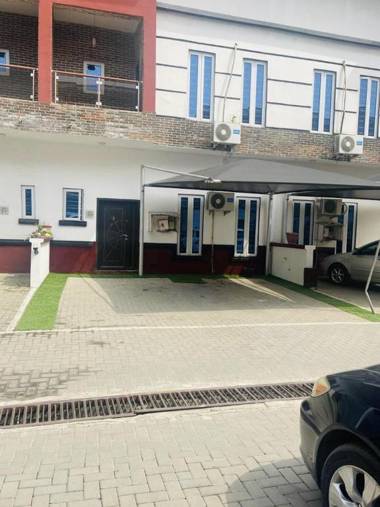 Charming 3-Bed House in Lekki