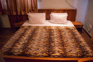 Chelsea Suites Limited (Main)