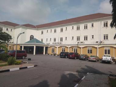 Kapital Klub And Apartments