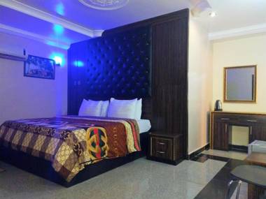 Pameec Luxury Suites Utako