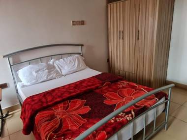En-suite cosy room with Superfast Wifi and 24hr Electricity