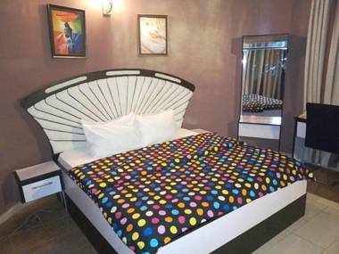 Royalview Hotel and Suites