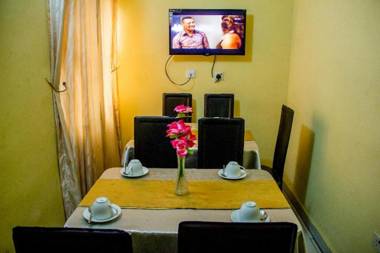 De Lawrence Court & Suites