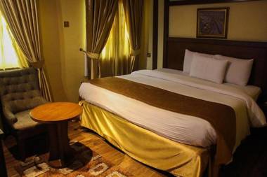 Banex Hotel And Suites