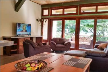 Wicks Getaway - 2bdrm Townhome