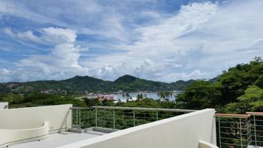 Wicks Getaway - 2bdrm Townhome