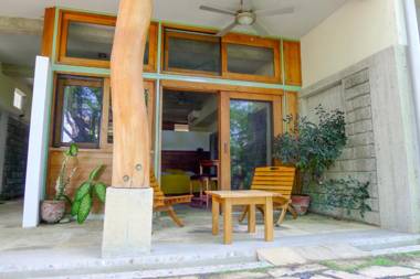 Amazing Studio Apartment with Pool - Close to Beach