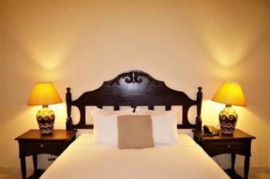 Los Altos Apartments & Studios