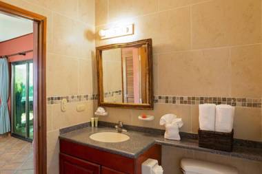 Villas Iguana A-2 Beachfront Condo