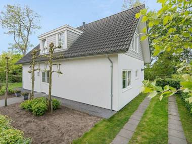 Spacious home with a fireplace at 3 km from Baarle-Nassau