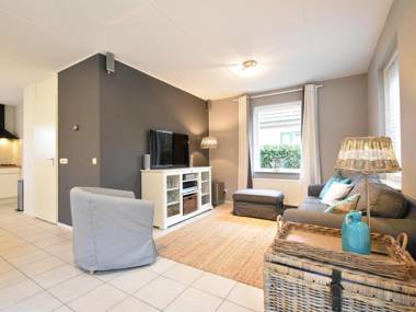 Quaint Holiday Home in Zonnemaire with Roofed Terrace