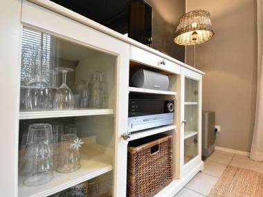 Quaint Holiday Home in Zonnemaire with Roofed Terrace