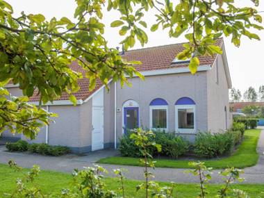 Semi-detached bungalow with washing machine beach at 500 m.