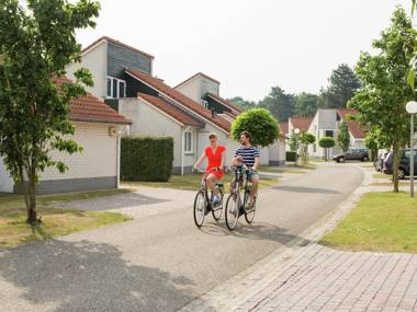 Luxurious villa with ten bathrooms in green surroundings