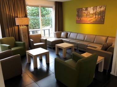 Luxurious villa with ten bathrooms in green surroundings