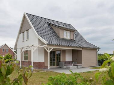 Luxurious detached villa with 3 bathrooms in De Maasduinen