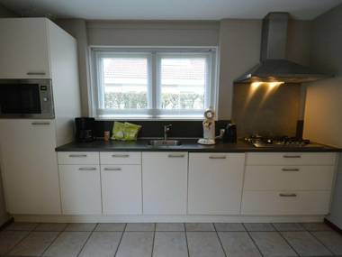 Comfortable villa with four bathrooms in green surroundings