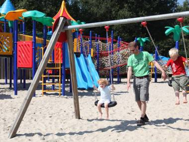 Comfortable villa with combi-microwave in green surroundings