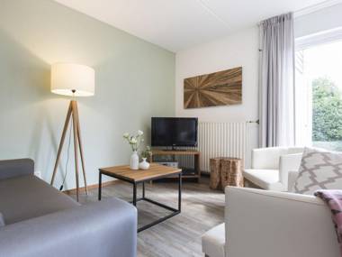 Comfortable villa with combi-microwave in green surroundings