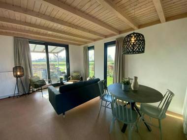 Cozy 4 person chalet in the Frisian nature