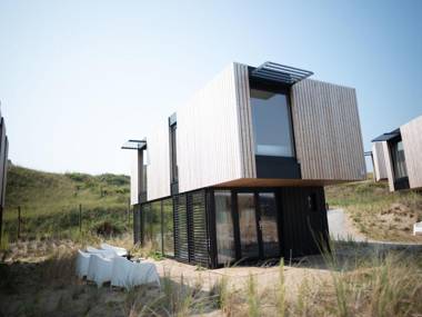 Spacious lodge near Zandvoort 100 m. from the sea