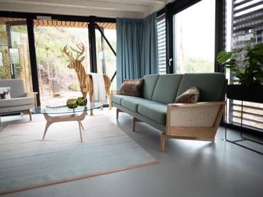 Modern trendy Nature theme lodge just 100 m. from the sea