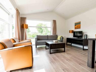 Modern chalet with combi-microwave in a water-rich area