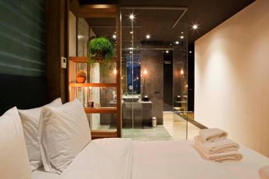 Manzo's Suites