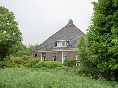 Modern Farmhouse in Molkwerum near the Lake