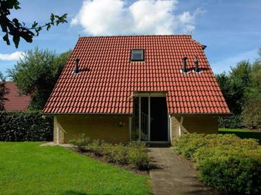 Detached holiday home with WiFi 20 km from Assen