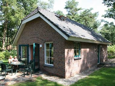 Detached holiday home with dishwasher in a nature reserve