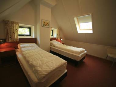 Detached holiday home with dishwasher in a nature reserve